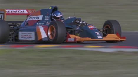 conducción de coches de fórmula en un circuito 1