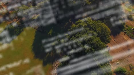 animación del procesamiento de datos sobre una vista aérea del campo