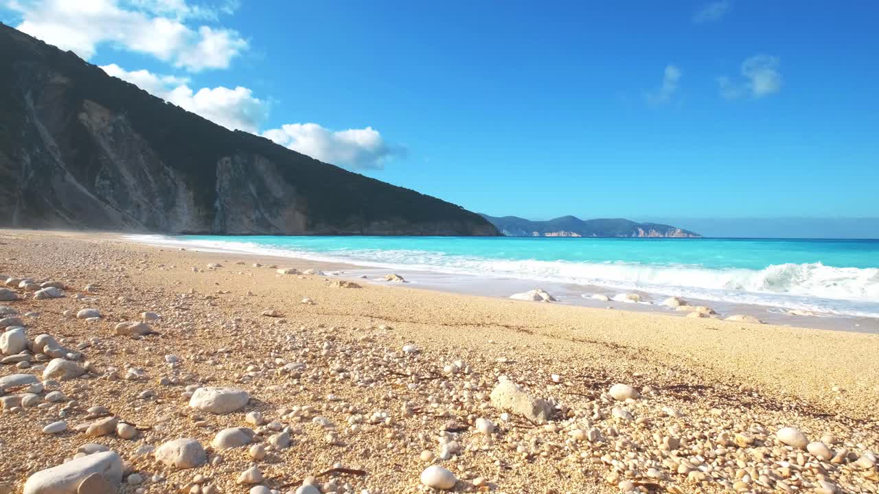 그리스 청록색 해변의 해변가