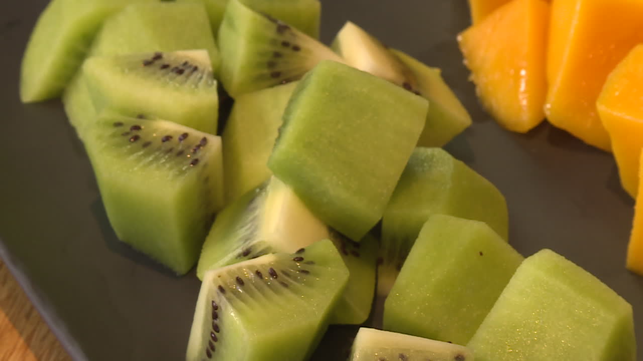 Kiwi and Mango Cubes
