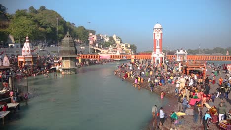 Santos-Ghats-Y-Templos-En-Haridwar,-Uttarakhand-India,-Ciudad-Sagrada-Para-La-Religión-Hindú