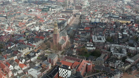 Akerk-Hito-Cultural-En-La-Plaza-Vismarkt-En-El-Centro-De-Groningen,-Países-Bajos