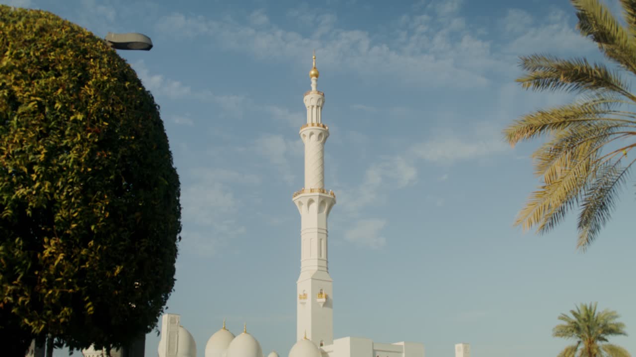 Bellissimo Minareto di Moschea e Paesaggio