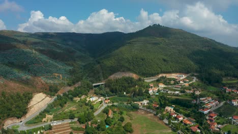 Una-Vista-Aérea-Que-Captura-Aveiro,-Un-Distrito-De-Portugal,-Tomada-Con-Un-Dron