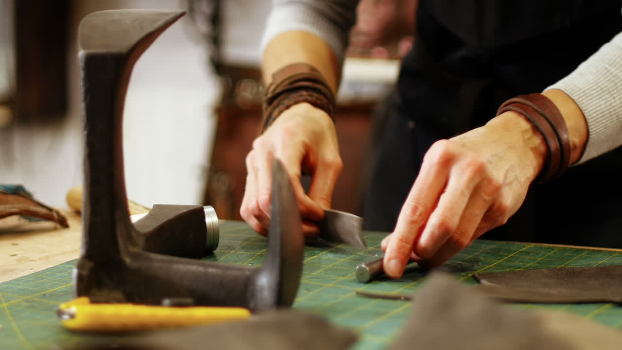 sección media de cuero de clavar artesano