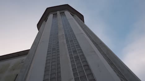 Perspectiva-Arquitectónica-Exterior-De-La-Estructura-Del-Edificio-Golden-Tulip-Del-Hotel-Y-Spa-Caramulo