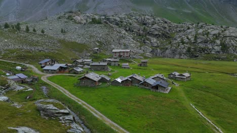 Sommersaison-Im-Dorf-Pizzo-Scalino-Und-Auf-Der-Alpe-Prabello-Von-Valmalenco-In-Norditalien