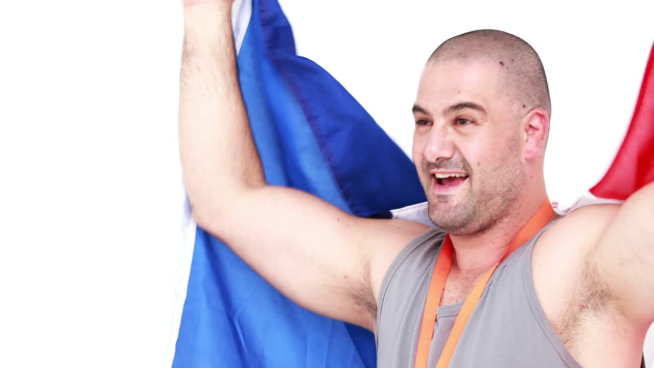 메달 을 들고 있는 행복 한 운동 선수