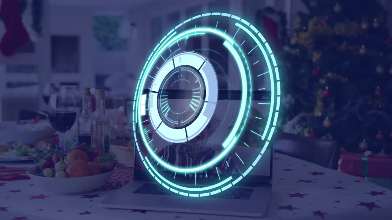 animación de escaneo de alcance sobre la mesa de cena de navidad con llamada de video portátil en fondo azul