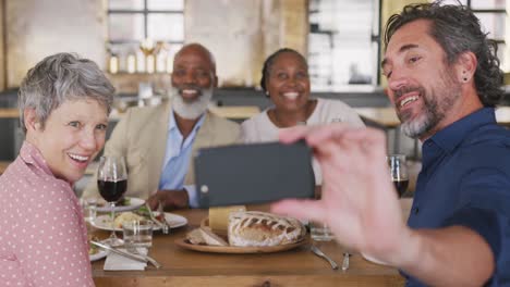 Friends-taking-selfies-while-eating