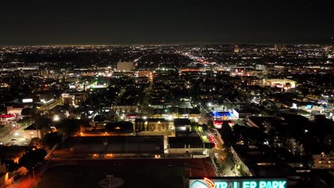 Hollywood-Los-Angeles-Ca-Usa-Por-La-Noche,-Vista-Aérea-De-Las-Luces-De-La-Calle,-Edificios-Y-Tráfico-En-El-Bulevar-De-La-Puesta-Del-Sol