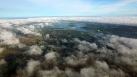 Toma-Aérea-Del-Carro-De-La-Laguna