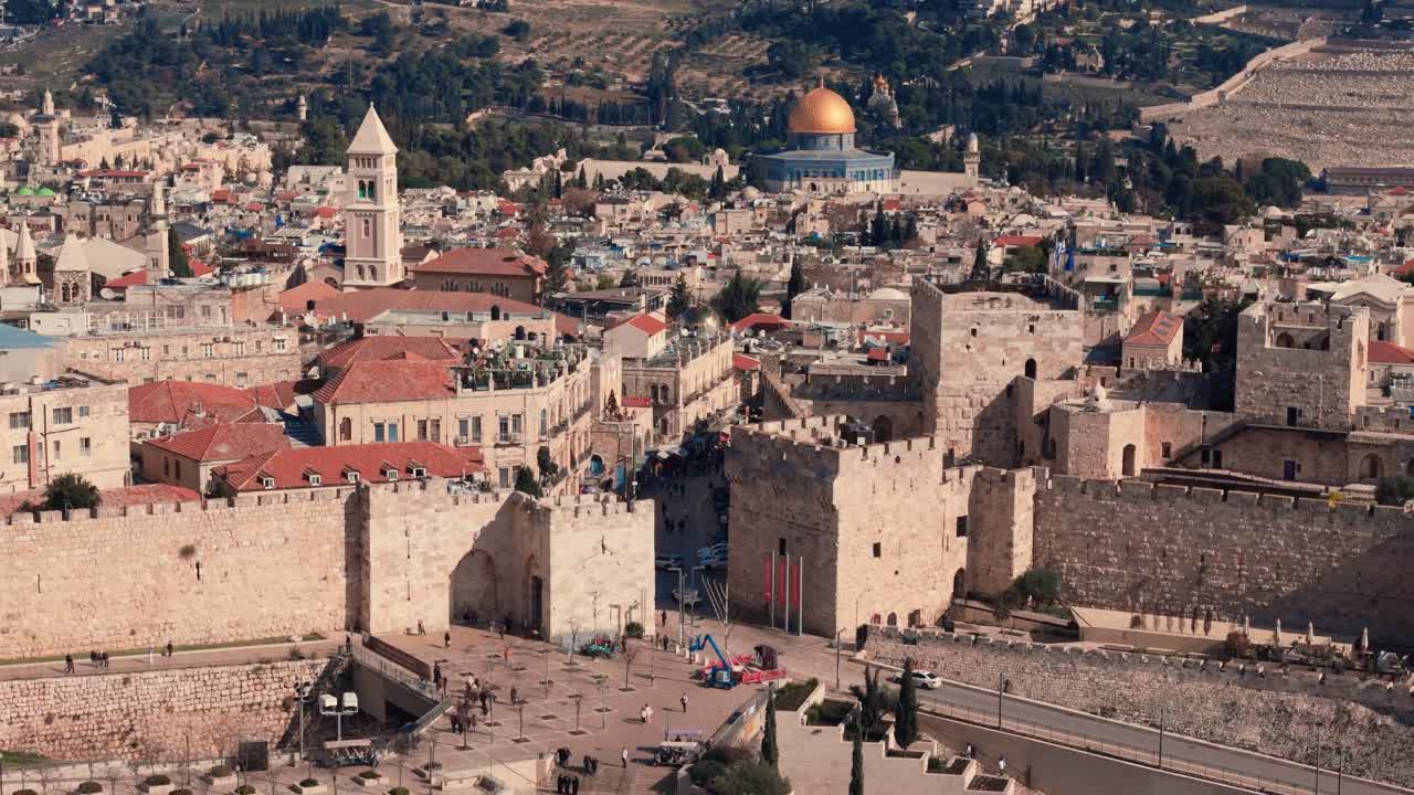 Vista aerea con drone della storica Porta di Giaffa e del Monte del Tempio di Gerusalemme