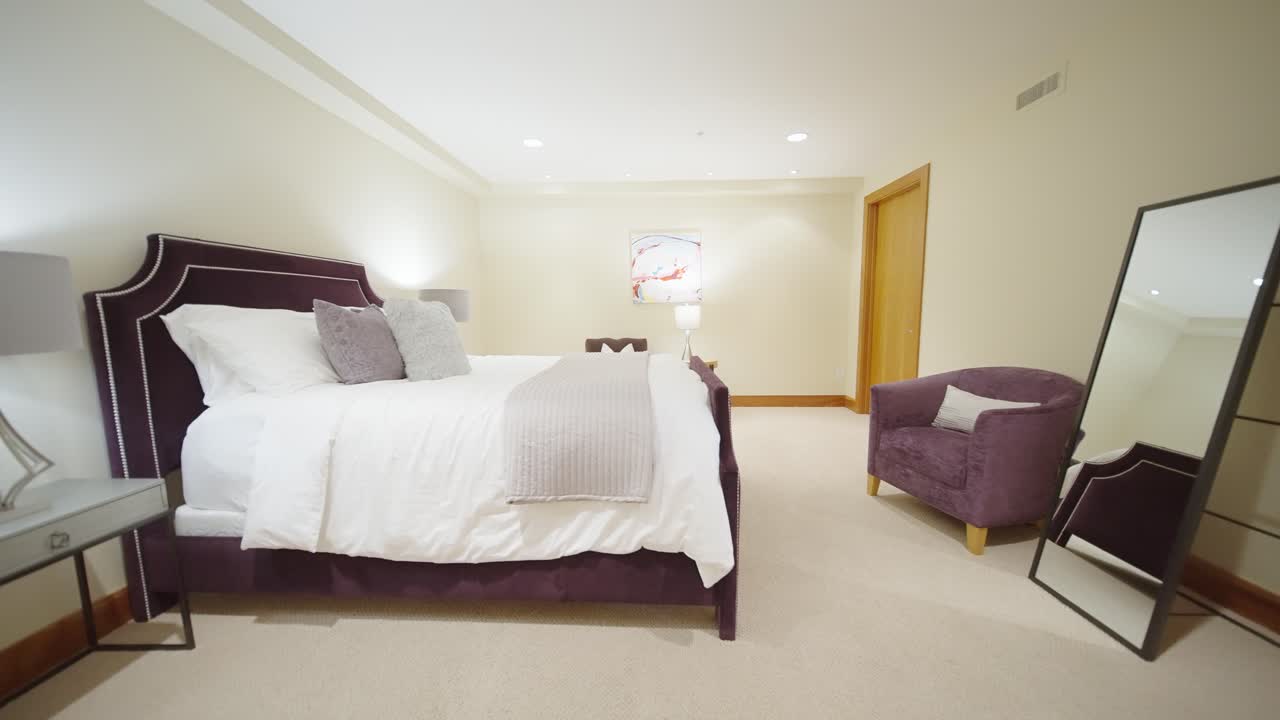 현대 가정의 밝은 침실