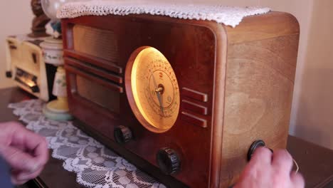 retro radio - search for a radio station