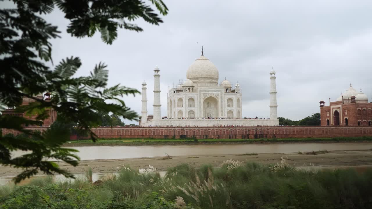 tah mahal visto desde las orillas del río yamuna, vista lateral
