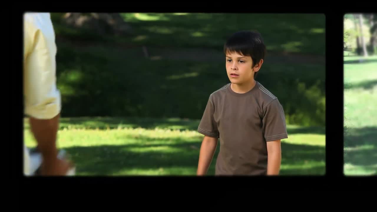 부모 와 함께 즐거움을 즐기는 어린이 들 의 몽타지