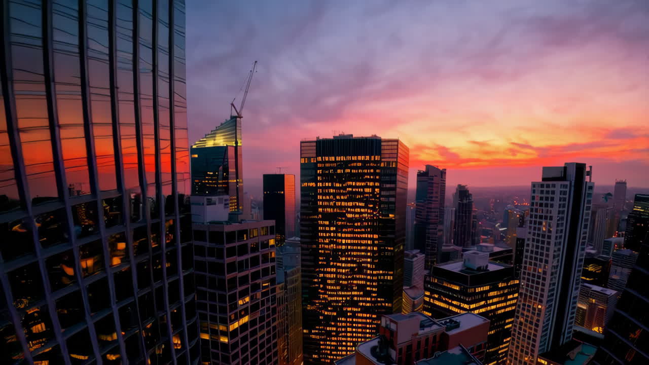 horizonte de la ciudad al atardecer