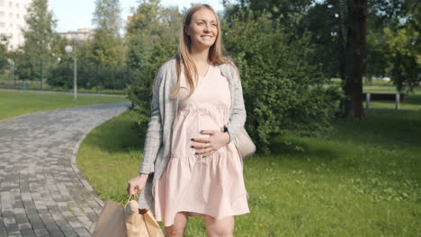 pregnant woman shopping in the park