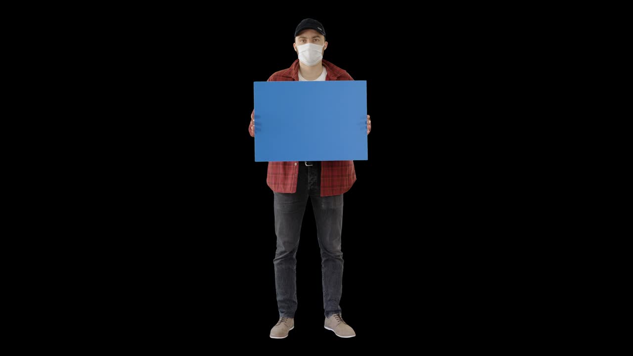 카피 스페이스 보드를 들고 있는 캐주얼 옷을 입은 젊은 남자,