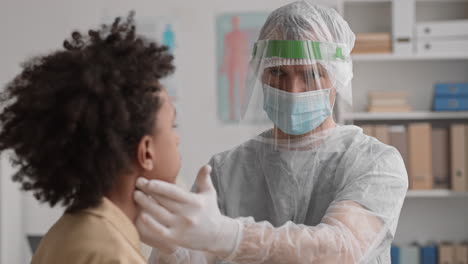 médico que realiza el examen médico