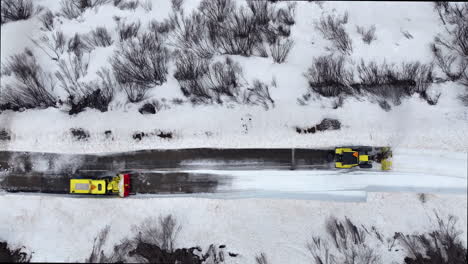 Vogelperspektive-2-Schneepflug-Reinigung-Alpenpass-Straße-Frühling-Saison-Savoie-Frankreich