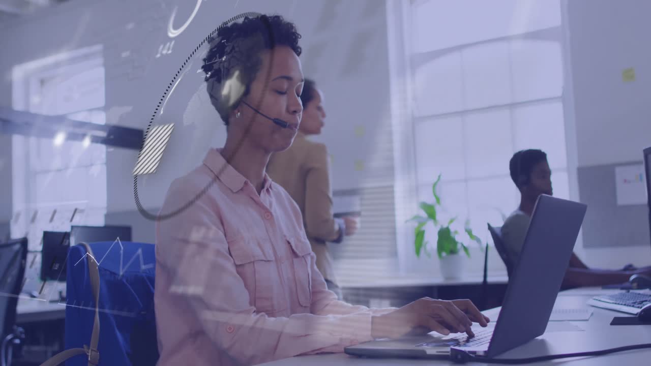 Animazione dell'elaborazione dati su diverse figure professionali in ufficio