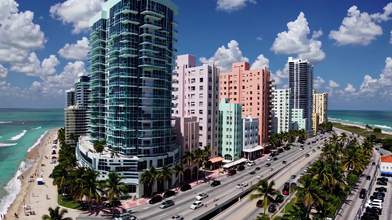 Vista aérea del horizonte de Miami Beach y Ocean Drive