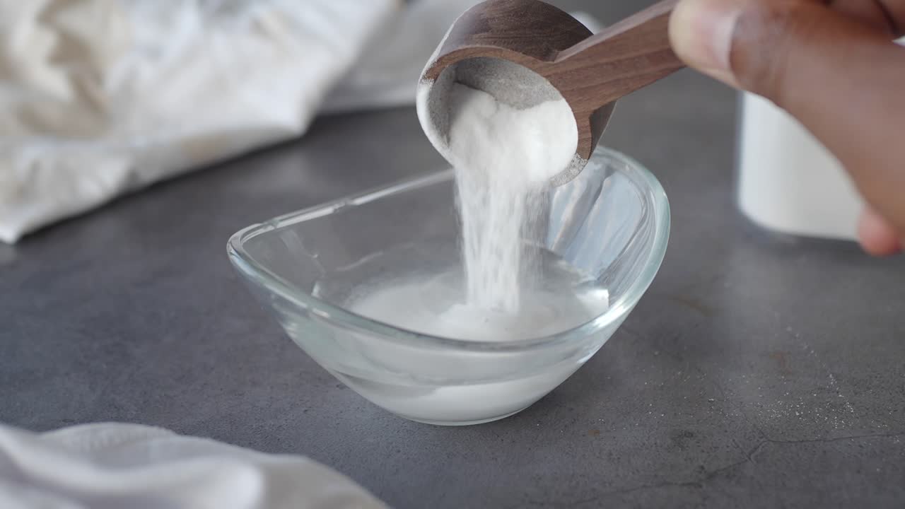 Baking Soda and Vinegar for Laundry