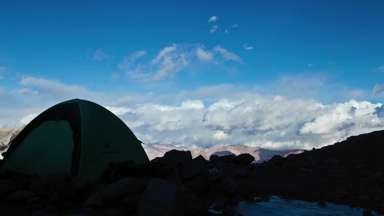 aconcagua time lapse campamento alto con carpa atardecer 1