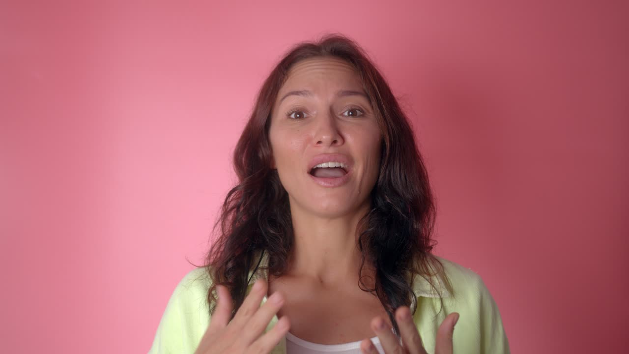 mujer expresando sorpresa