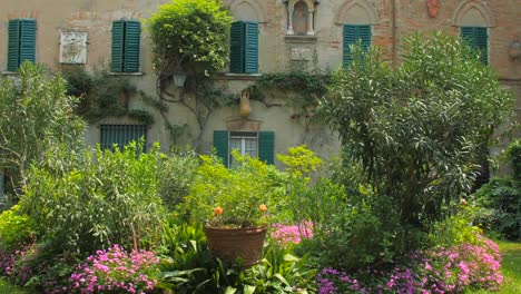 Pan-shot-of-an-Italian-style-garden-in-Cesena,-Italy-on-a-sunny-day