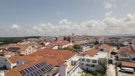 Sitio-Da-Nazare,-Antiguo-Pueblo-En-Lo-Alto-De-Un-Acantilado,-Costa-Plateada,-Portugal