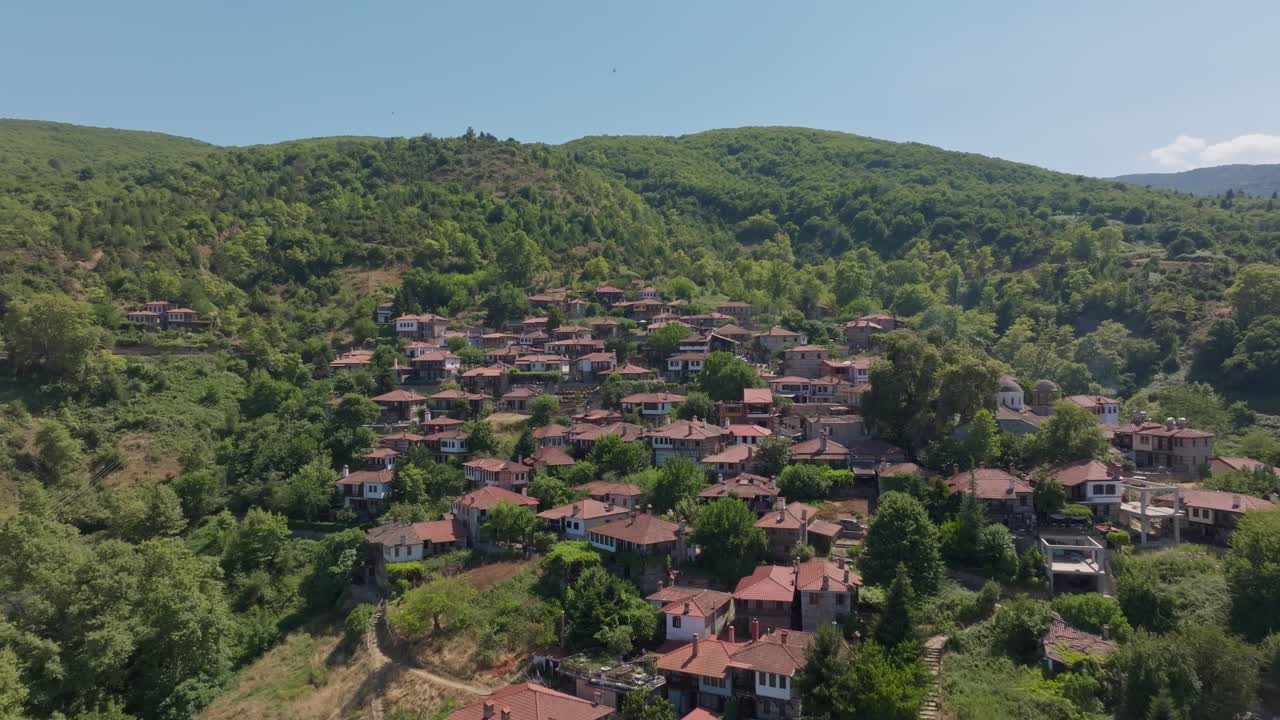 Villaggio di Palaios Panteleimonas sul Monte Olimpo nella Grecia settentrionale
