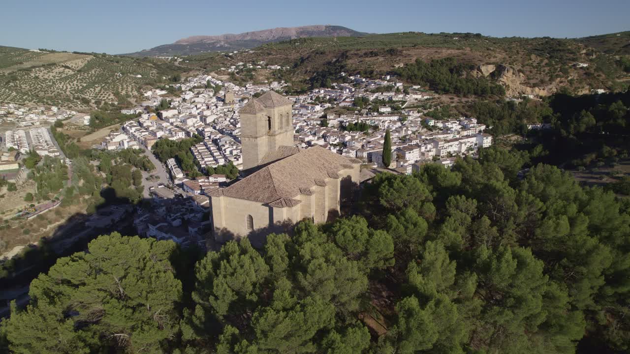 Montefrio. Città bianca Spagna. Viaggio in Spagna. Vista aerea in ascesa. Graziosa città spagnola, famosa grazie a National Geographic. Andalusia. Spagna