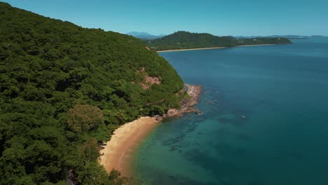 Perfect-beach-Whitsunday,-tropical-Daintree-Rainforest