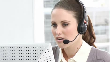 Brunette-business-woman-working-in-a-call-center