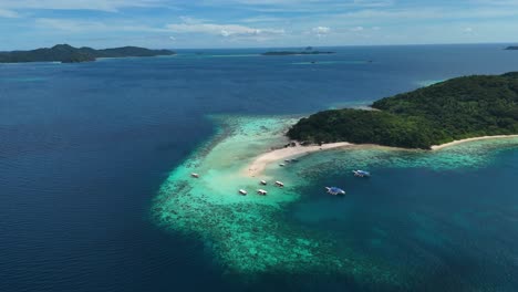 impresionante vista aérea de una isla tropical paradisíaca