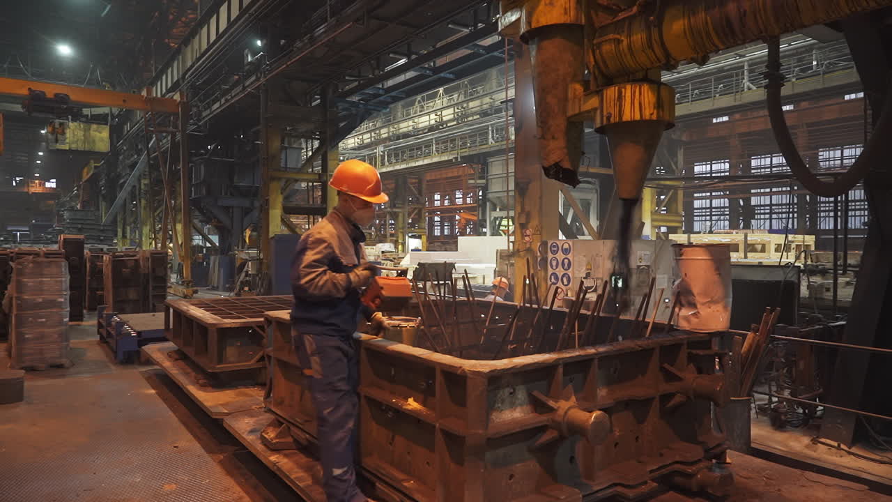 proceso de fundición de metales en una fundición