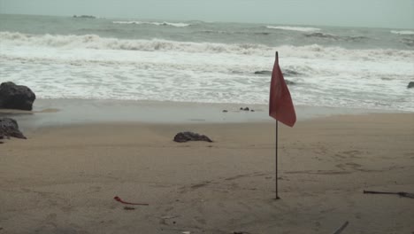 red flag in the beach