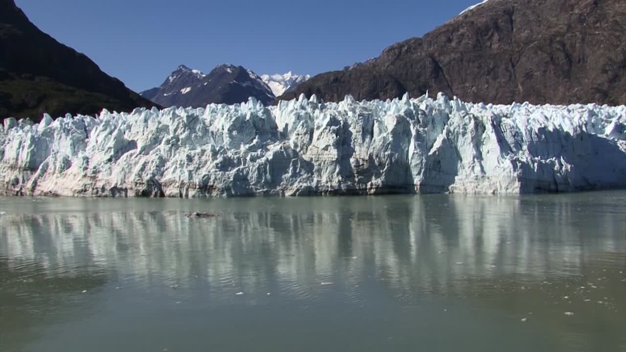 Scioglimento del Ghiacciaio Margerie dovuto al cambiamento climatico.
