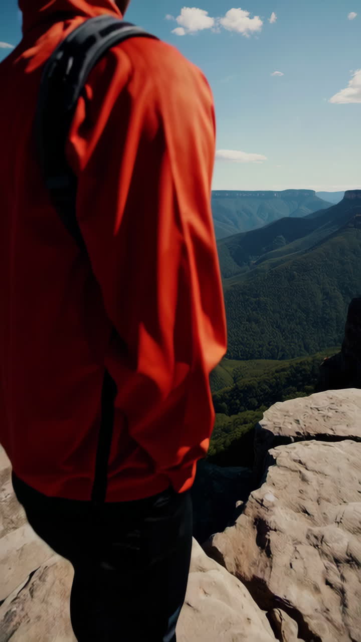 Mujer, excursión, en, montañas