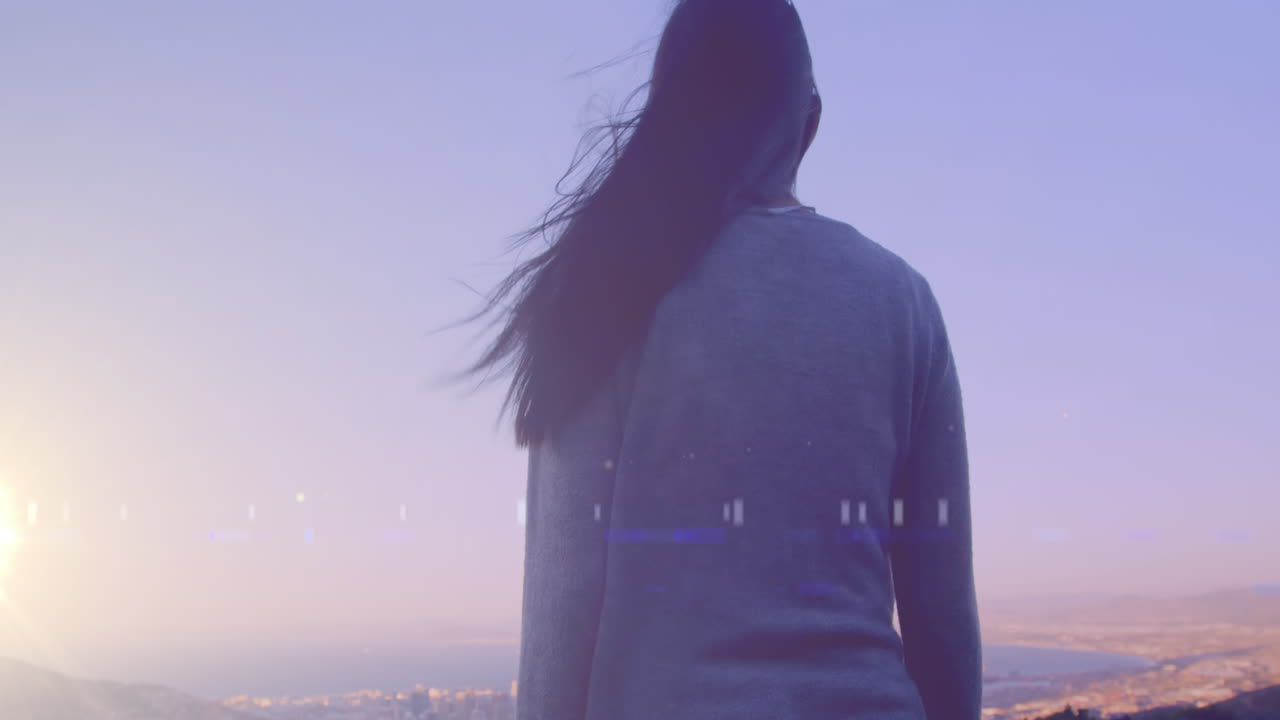 외 ⁇ 에 있는 외로운 아시아 여성 위에 빛나는 불빛의 애니메이션