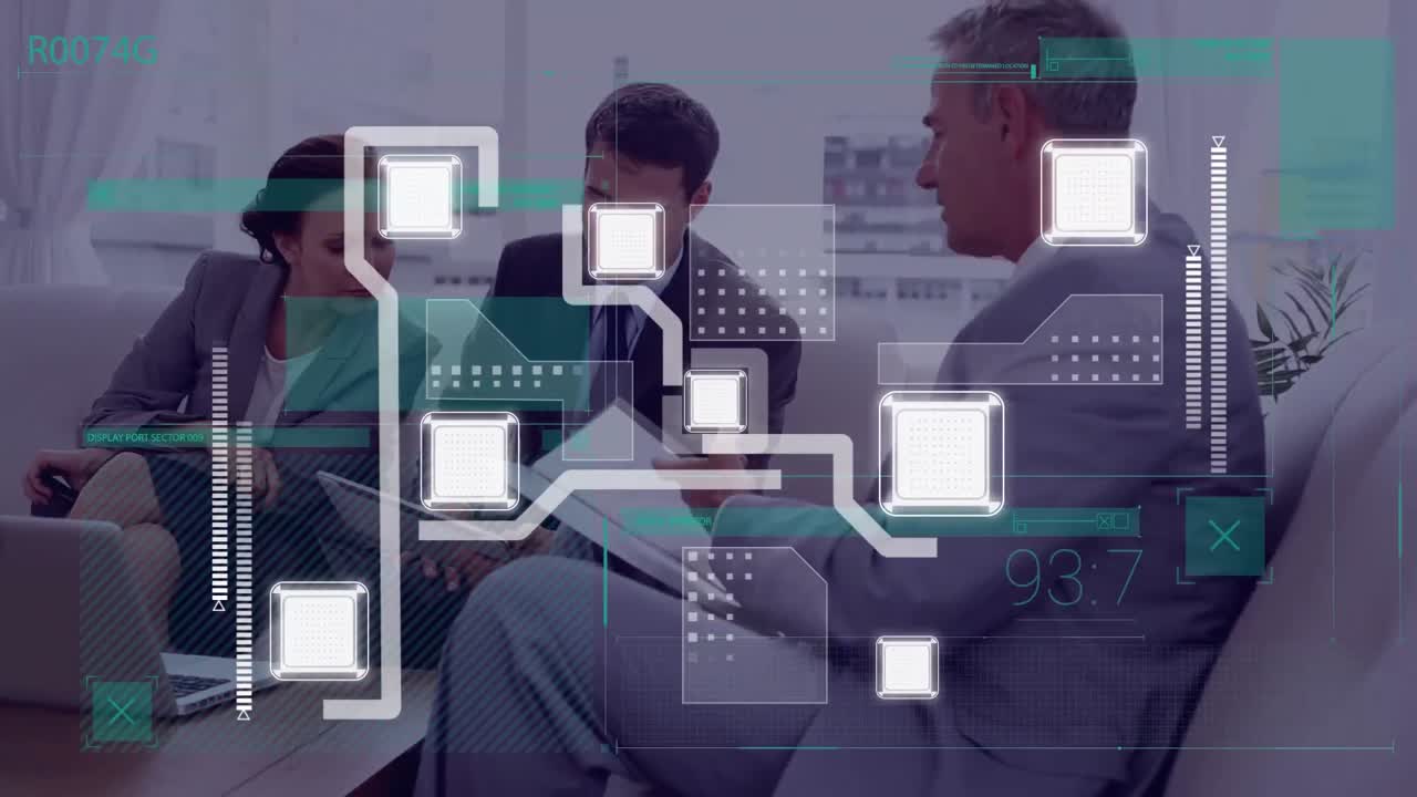 анимация компьютерной платки над различными деловыми людьми в офисе.