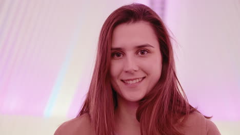 retrato de una joven sonriente