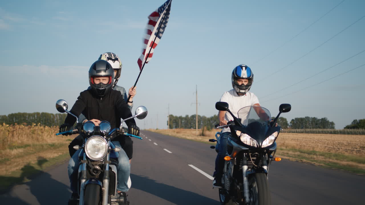 amigos viajan en motos 1