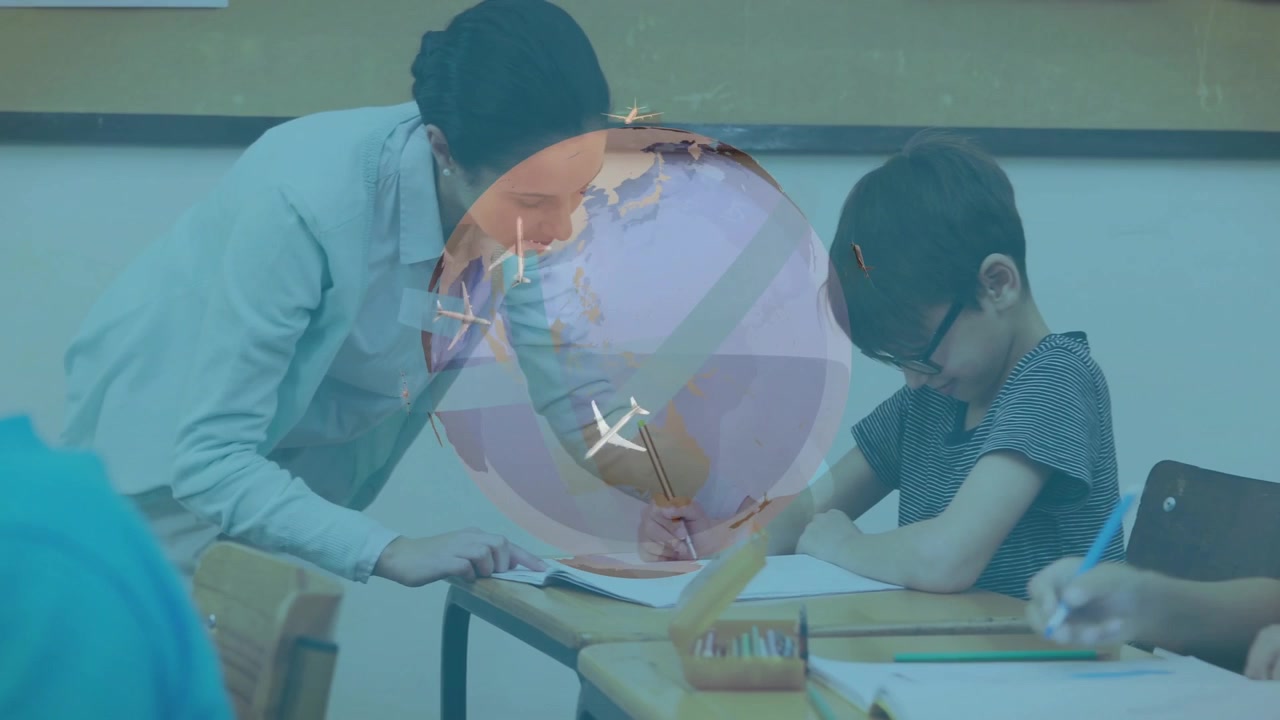 Guru mendekati anak laki-laki yang membungkuk membimbing pekerjaan di kelas sementara globe samar dengan pesawat tumbuh