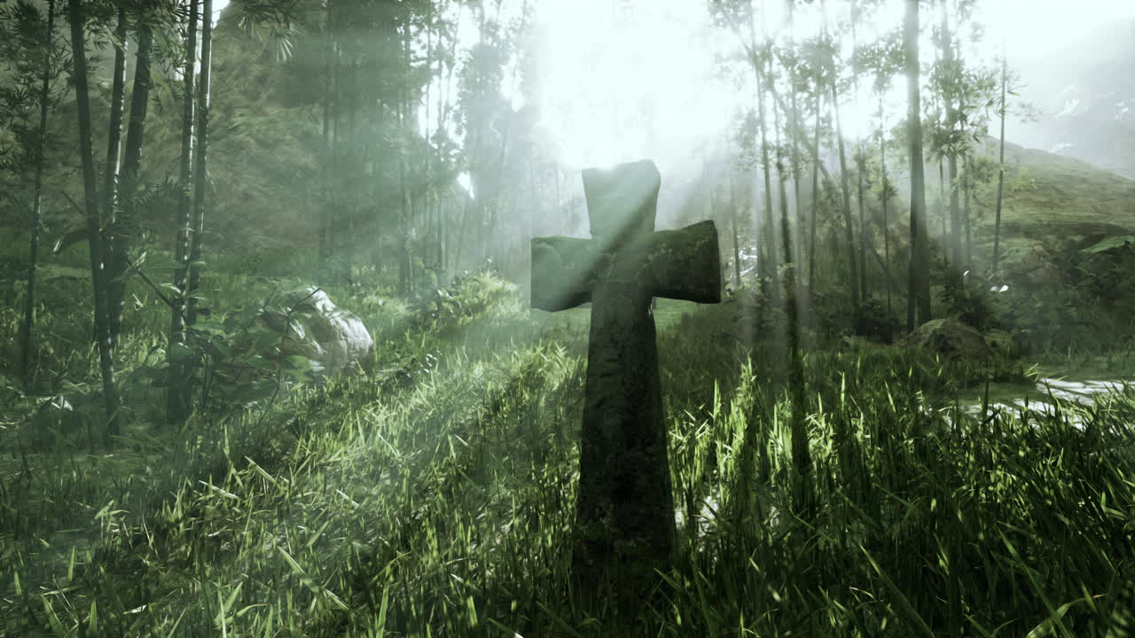 cruz de piedra en un bosque de niebla