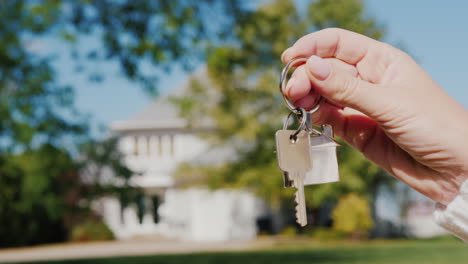 Key-With-House-Shaped-Key-Chain