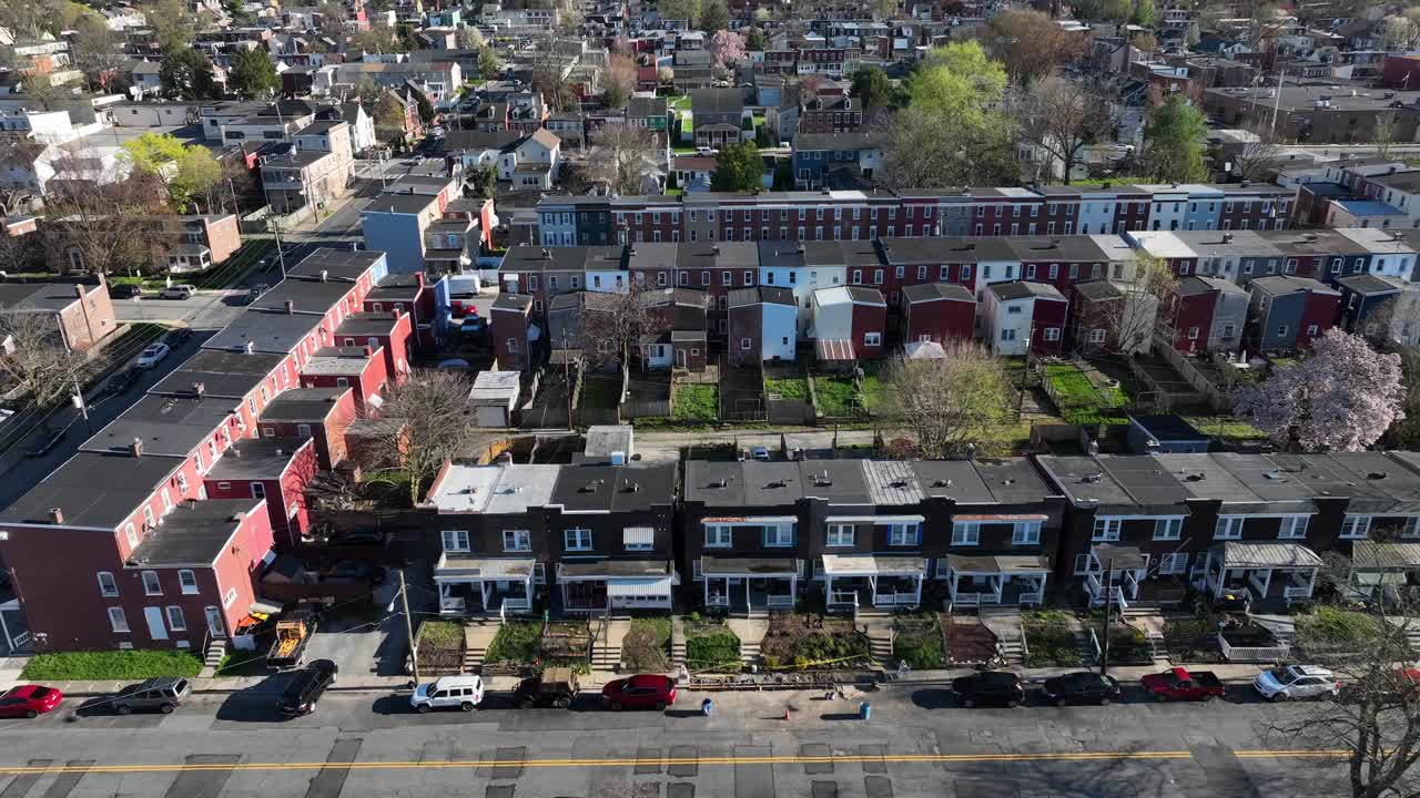 봄의 이 많은 날 에 미국 이웃 의 집 들 의 줄